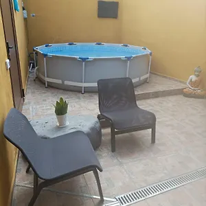 https://tradicional-casa-canaria-con-piscina-y-vistas-al-teide.in-canary-islands.com